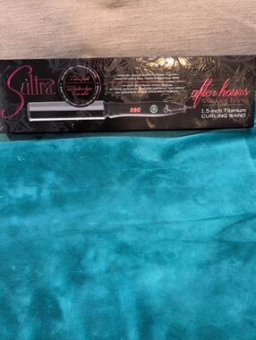 Sultra After Hours 1.5" Titanium Curling Wand - Black with Pink Accents